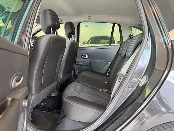 Renault Clio 14 of 18