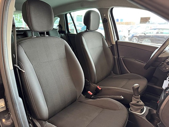Renault Clio 12 of 18
