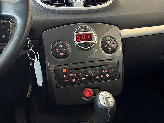 Renault Clio 17 of 18