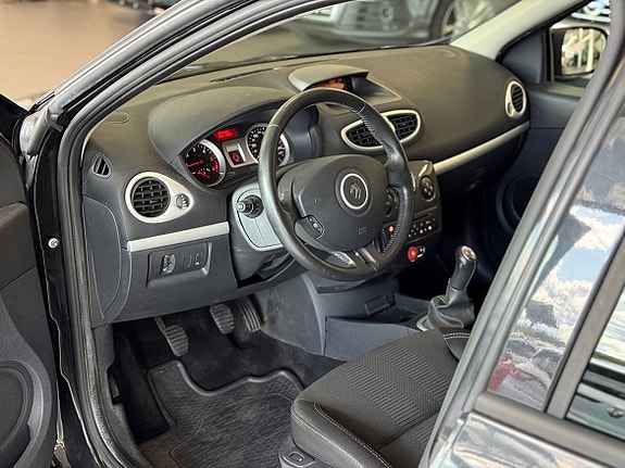 Renault Clio 9 of 18