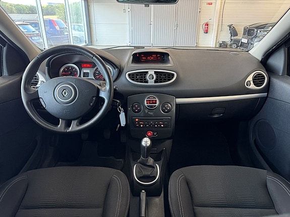 Renault Clio 10 of 18