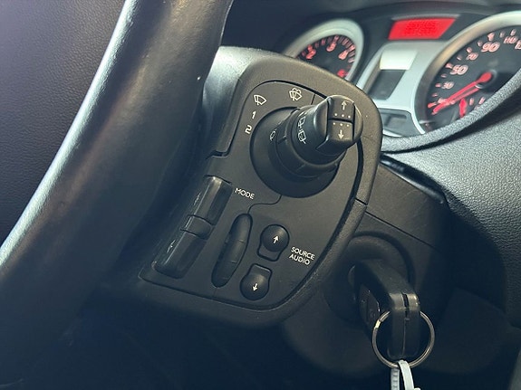 Renault Clio 16 of 18