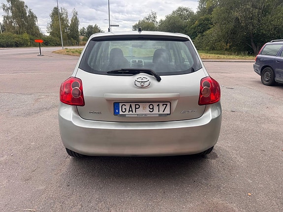 Toyota Auris 7 of 14