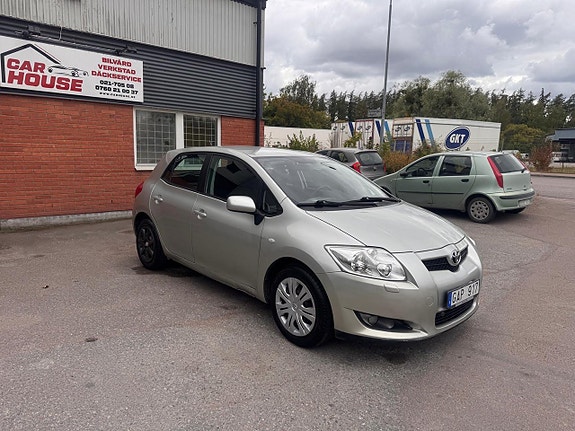 Toyota Auris 3 of 14