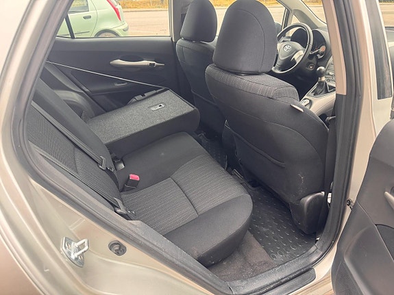 Toyota Auris 13 of 14