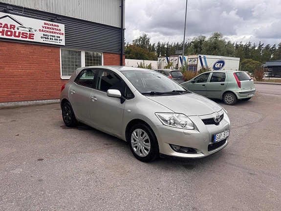 Toyota Auris 5 of 14