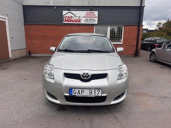 Toyota Auris 2 of 14