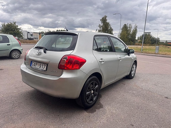 Toyota Auris 6 of 14