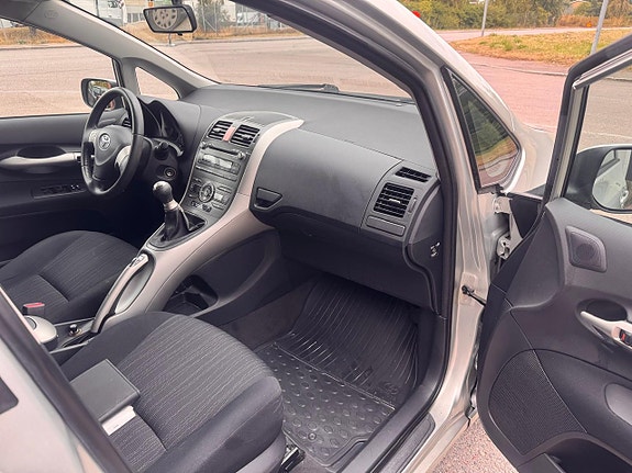 Toyota Auris 11 of 14