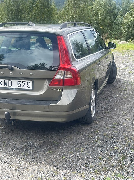Volvo V70 4 of 5