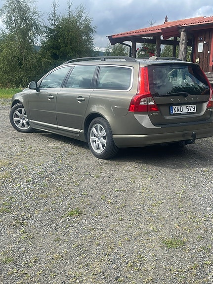 Volvo V70 3 of 5