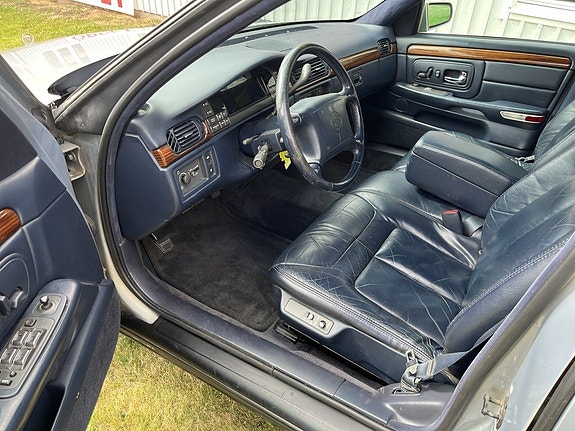 Cadillac Deville 7 of 14