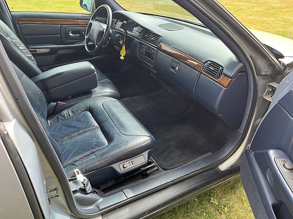 Cadillac Deville 8 of 14
