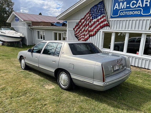 Cadillac Deville 5 of 14