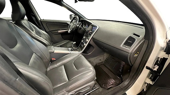Volvo XC60 16 of 21