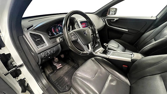 Volvo XC60 10 of 21