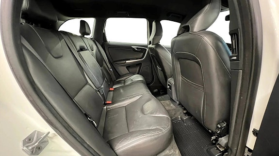 Volvo XC60 14 of 21