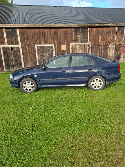 Mitsubishi Carisma 2 of 3