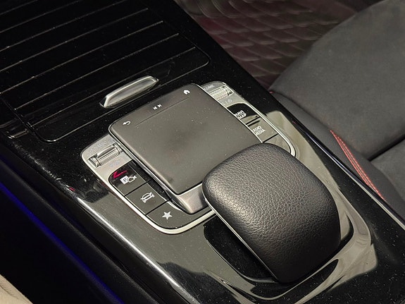 Mercedes-Benz CLA220 26 of 30