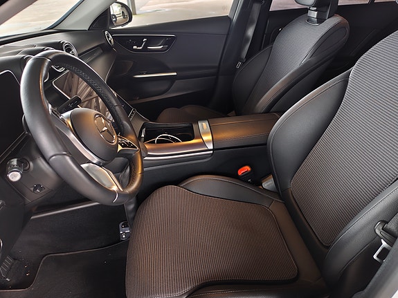 Mercedes-Benz C200 10 of 14