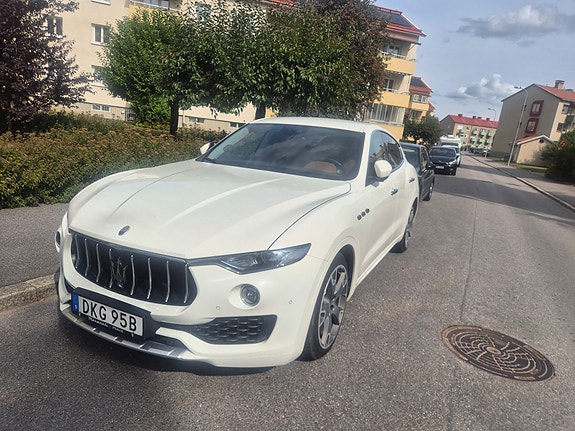 Maserati Levante 3 of 6