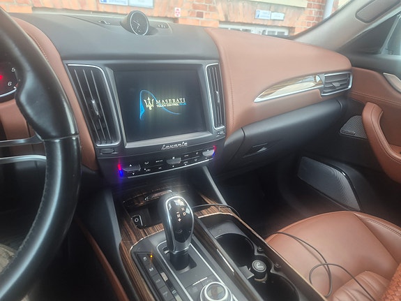 Maserati Levante 6 of 6