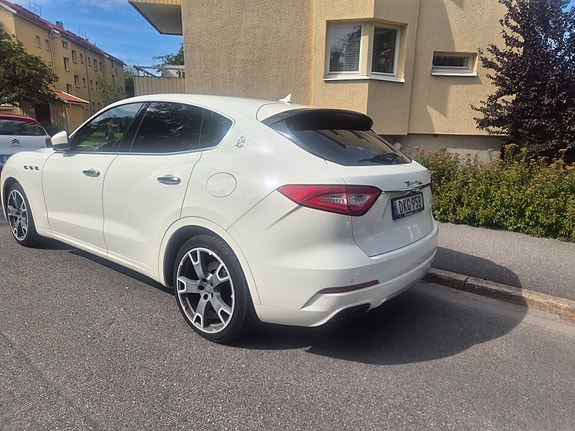 Maserati Levante 4 of 6