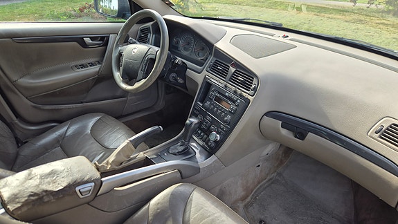 Volvo XC70 6 of 6