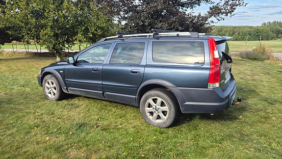 Volvo XC70 2 of 6