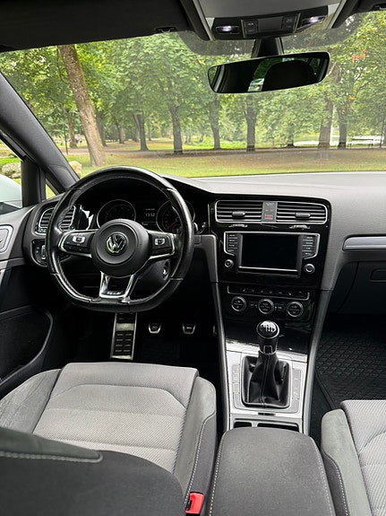 Volkswagen Golf VII 7 of 9