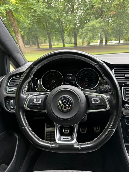 Volkswagen Golf VII 8 of 9