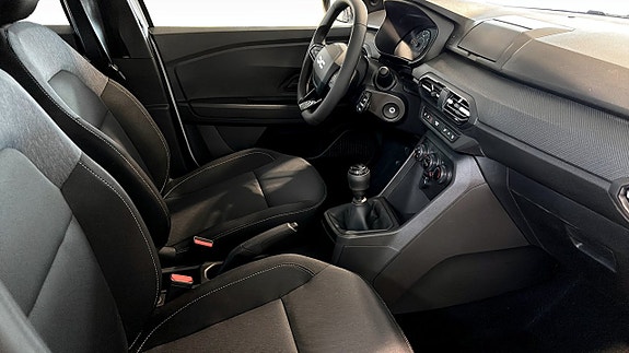 Dacia Sandero 3 of 10