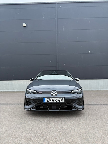 Volkswagen Golf VIII 2 of 22