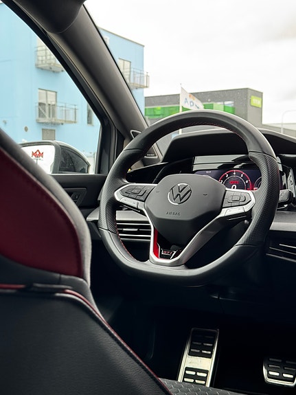 Volkswagen Golf VIII 10 of 22