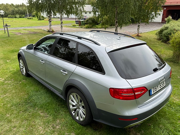 Audi A4 allroad 2 of 9