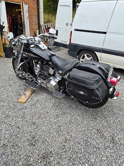 Harley-Davidson Heritage Softail Classic 2 of 6