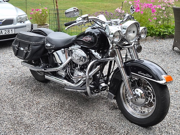 Harley-Davidson Heritage Softail Classic 5 of 6