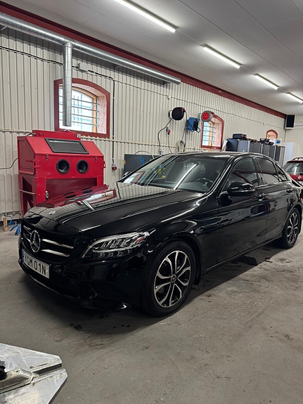 Mercedes-Benz C200 d 2 of 13