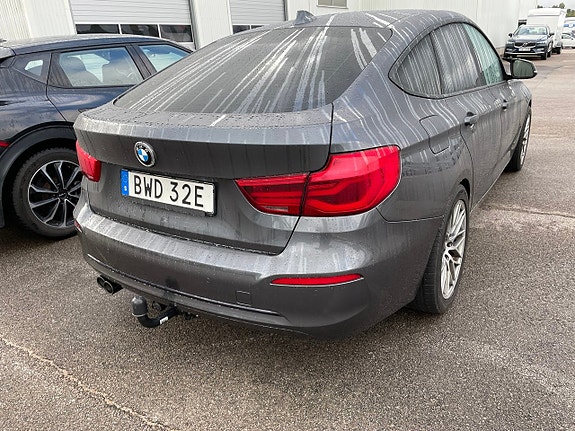 BMW 320 3 of 5