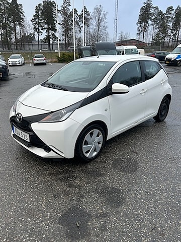 Toyota Aygo 2 of 8