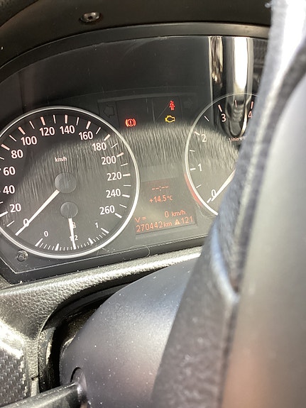 BMW 320i 3 of 6