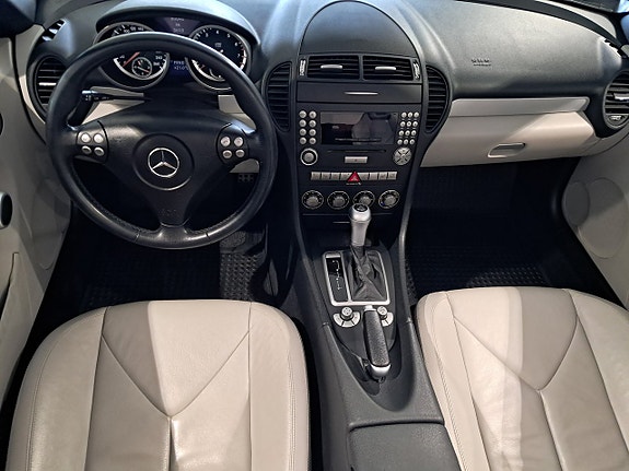 Mercedes-Benz SLK200 6 of 9