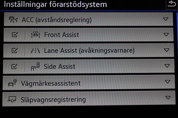 Volkswagen Passat 12 of 27