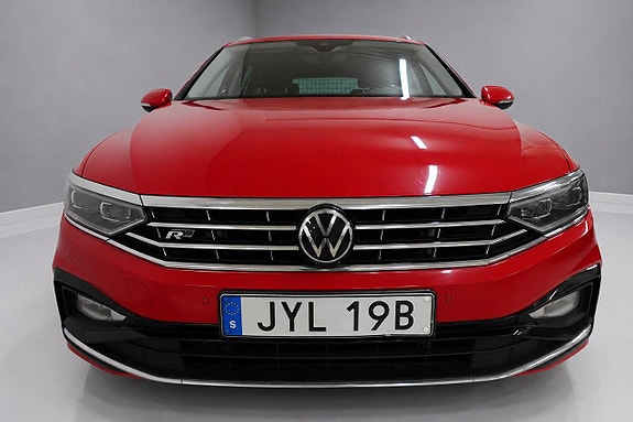 Volkswagen Passat 3 of 27