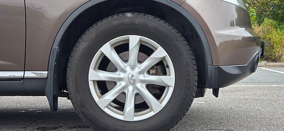Infiniti FX35 11 of 28