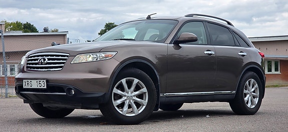 Infiniti FX35 2 of 28