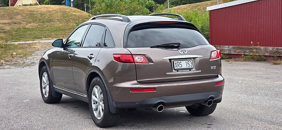 Infiniti FX35 10 of 28