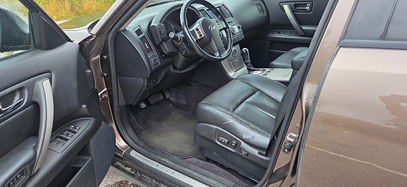 Infiniti FX35 24 of 28