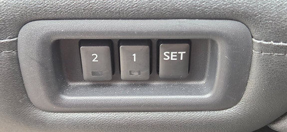Infiniti FX35 17 of 28