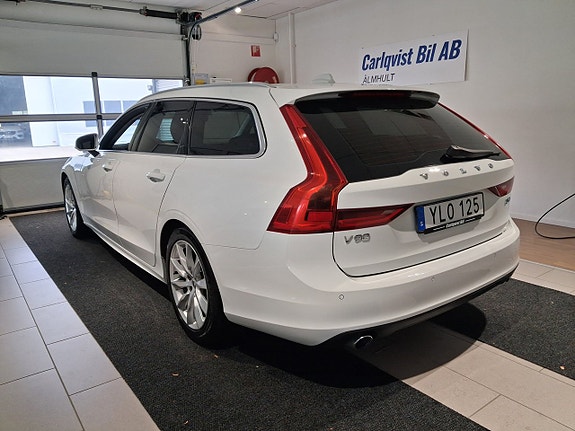 Volvo V90 2 of 7